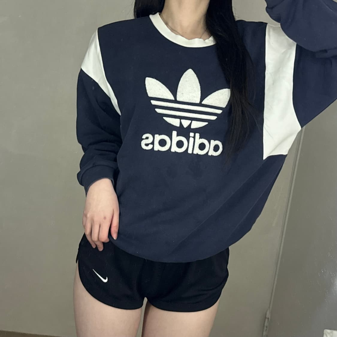 아디다스 불꽃 파이어버드 배색 네이비 화이트 맨투맨 상품이미지3