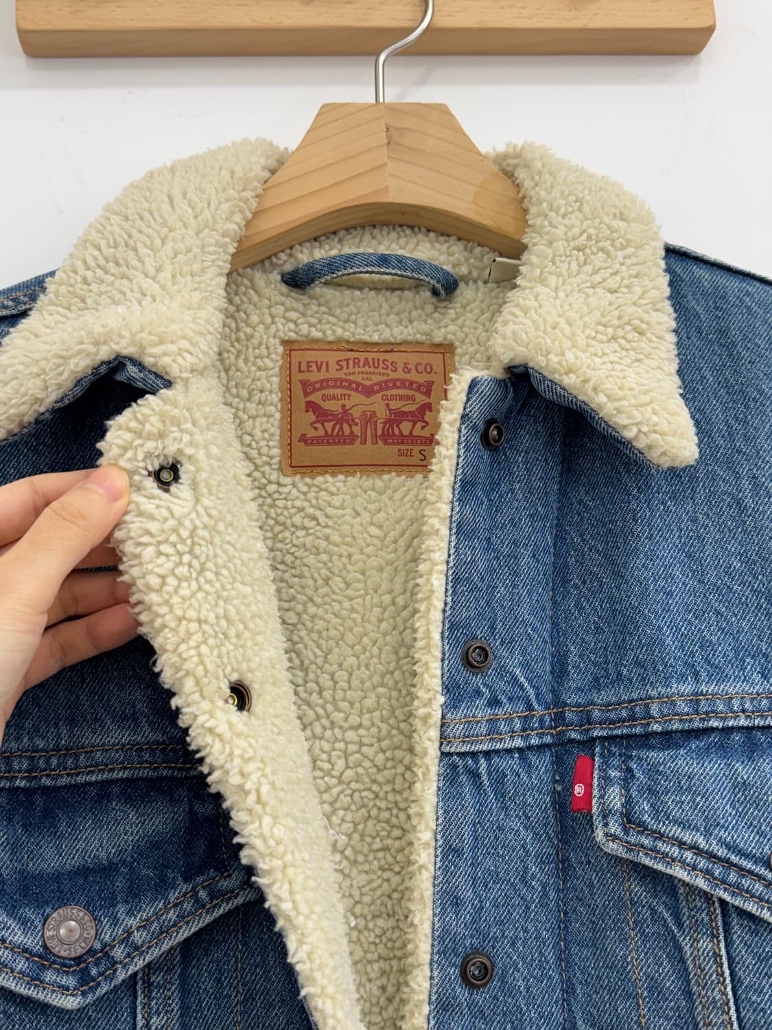 리바이스 우먼즈 데님 쉐르파 양털 중청 상품이미지2
