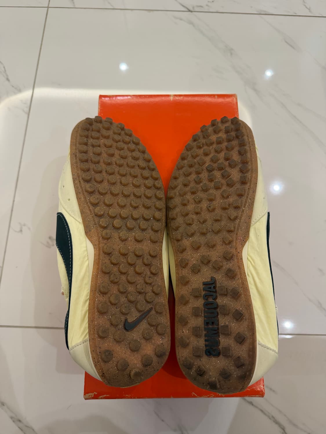 자크뮈스 Nike x Jacquemus Moon Shoe 45 상품이미지3