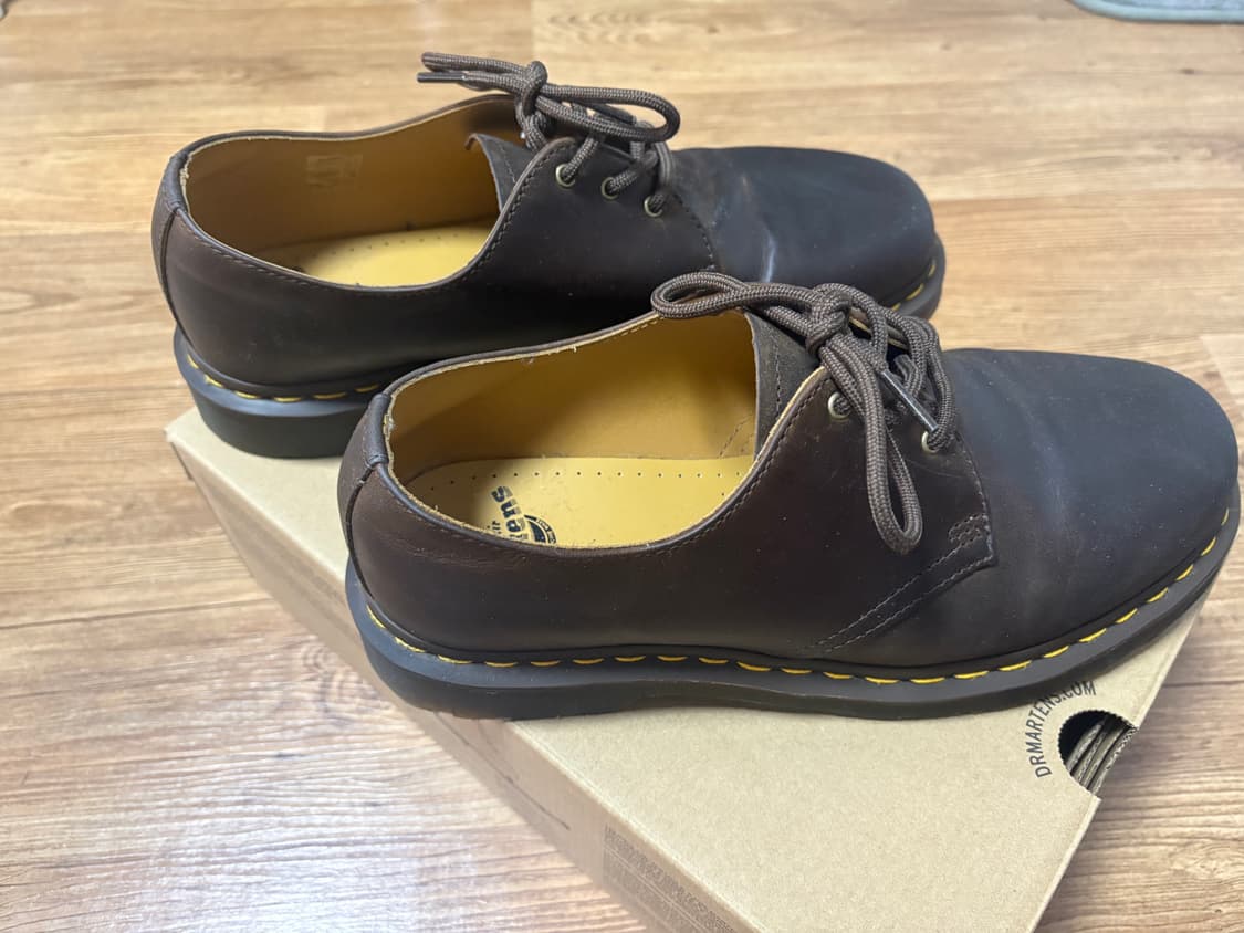 닥터마틴 1461 크레이지호스 다크 브라운 판매합니다. 상품이미지3