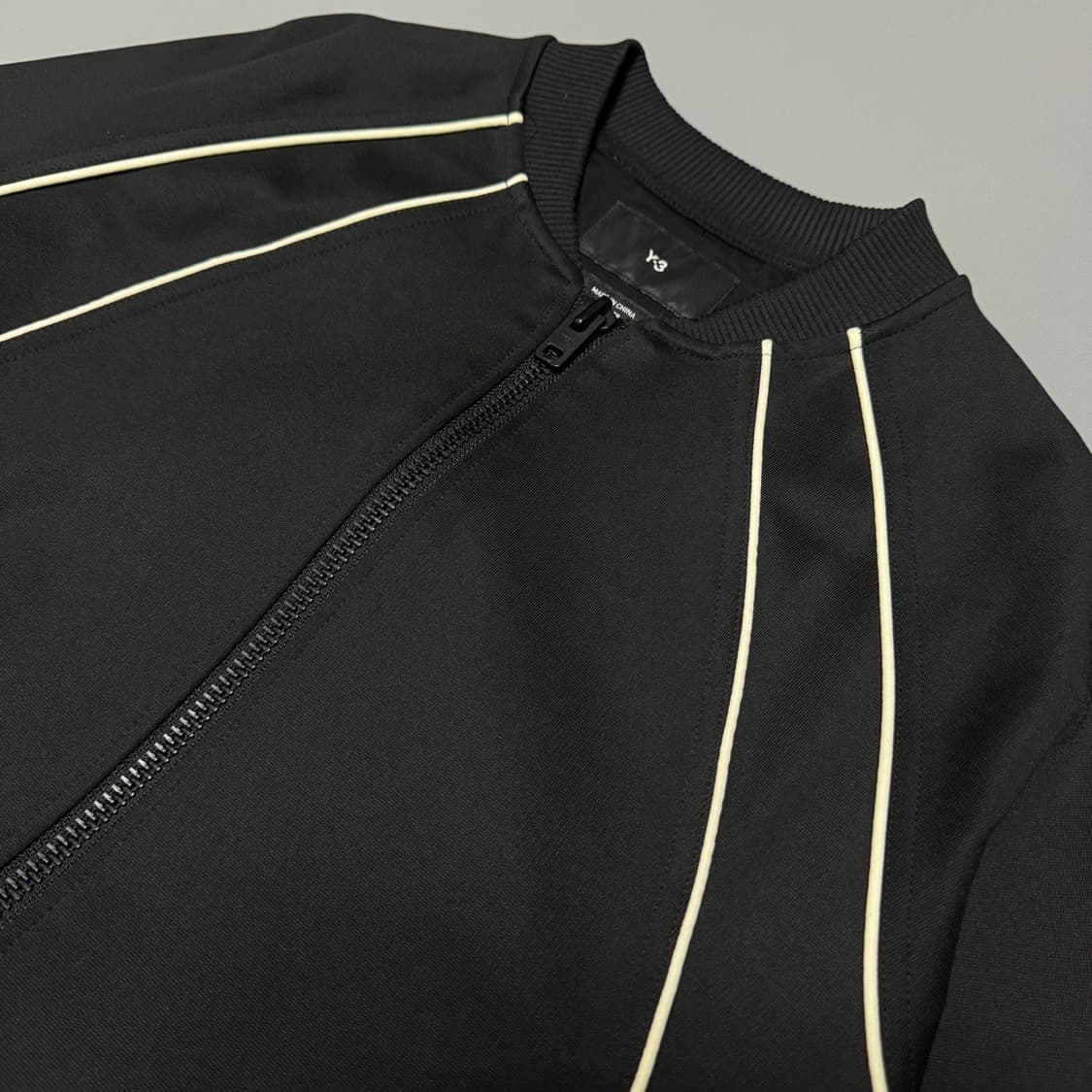 Y-3 (23aw) 블랙 파이핑 트랙라인 나일론 코튼 쇼트 블루종 자켓 상품이미지4