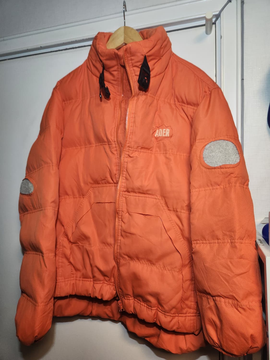 아더에러 마스크 다운 패딩 점퍼 A1사이즈 상품이미지1