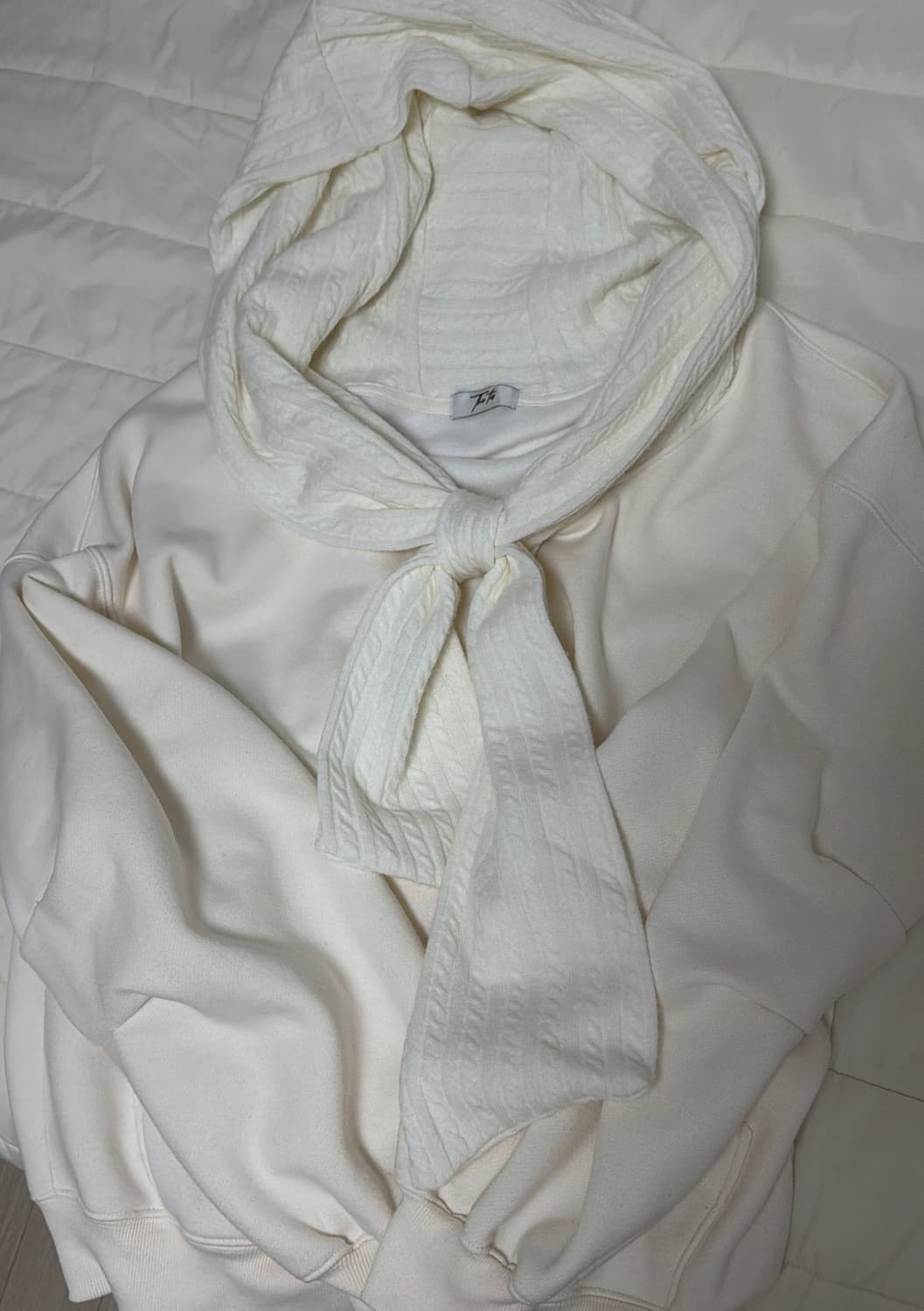 더티스 리본 후드 크림 상품이미지1