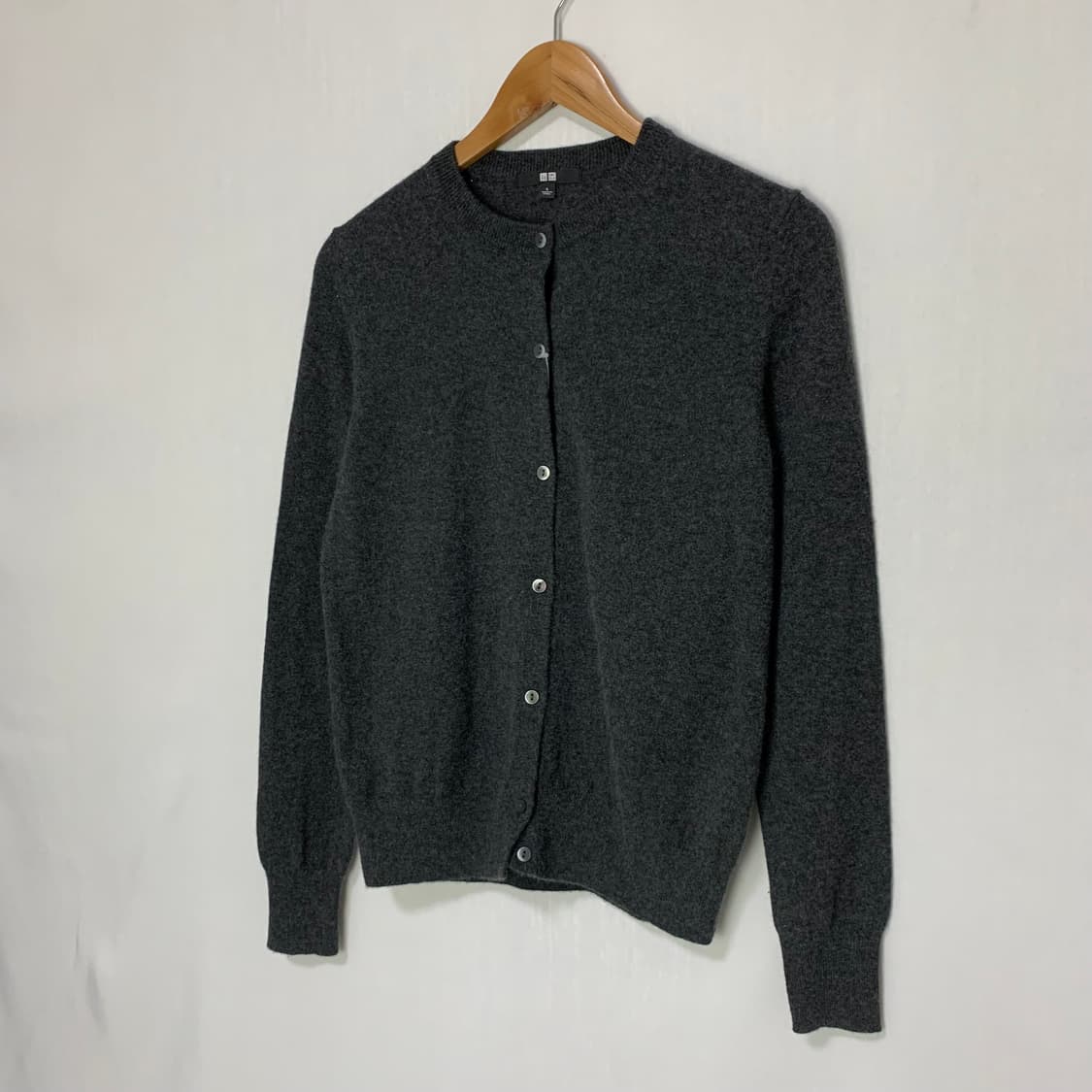 유니클로 캐시미어 100 니트 버튼 가디건 여성 L 차콜 상품이미지2