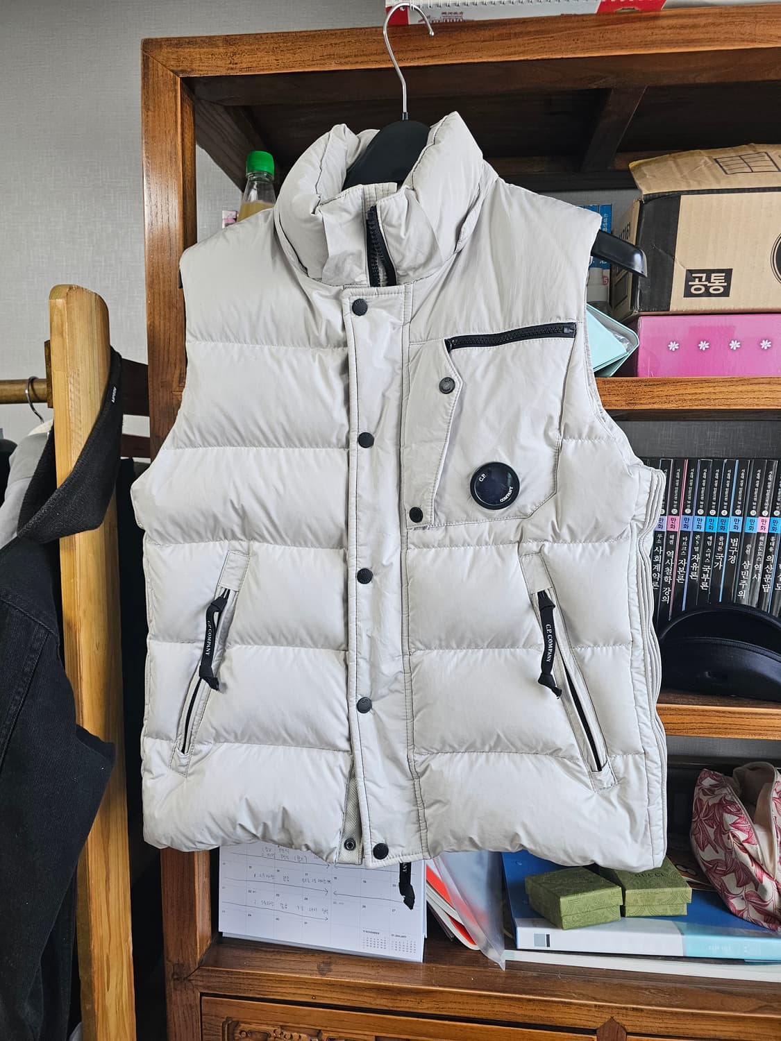 60만 구매 CP컴퍼니 패딩 조끼 100 아이보리 정품 씨피 베스트 상품이미지1