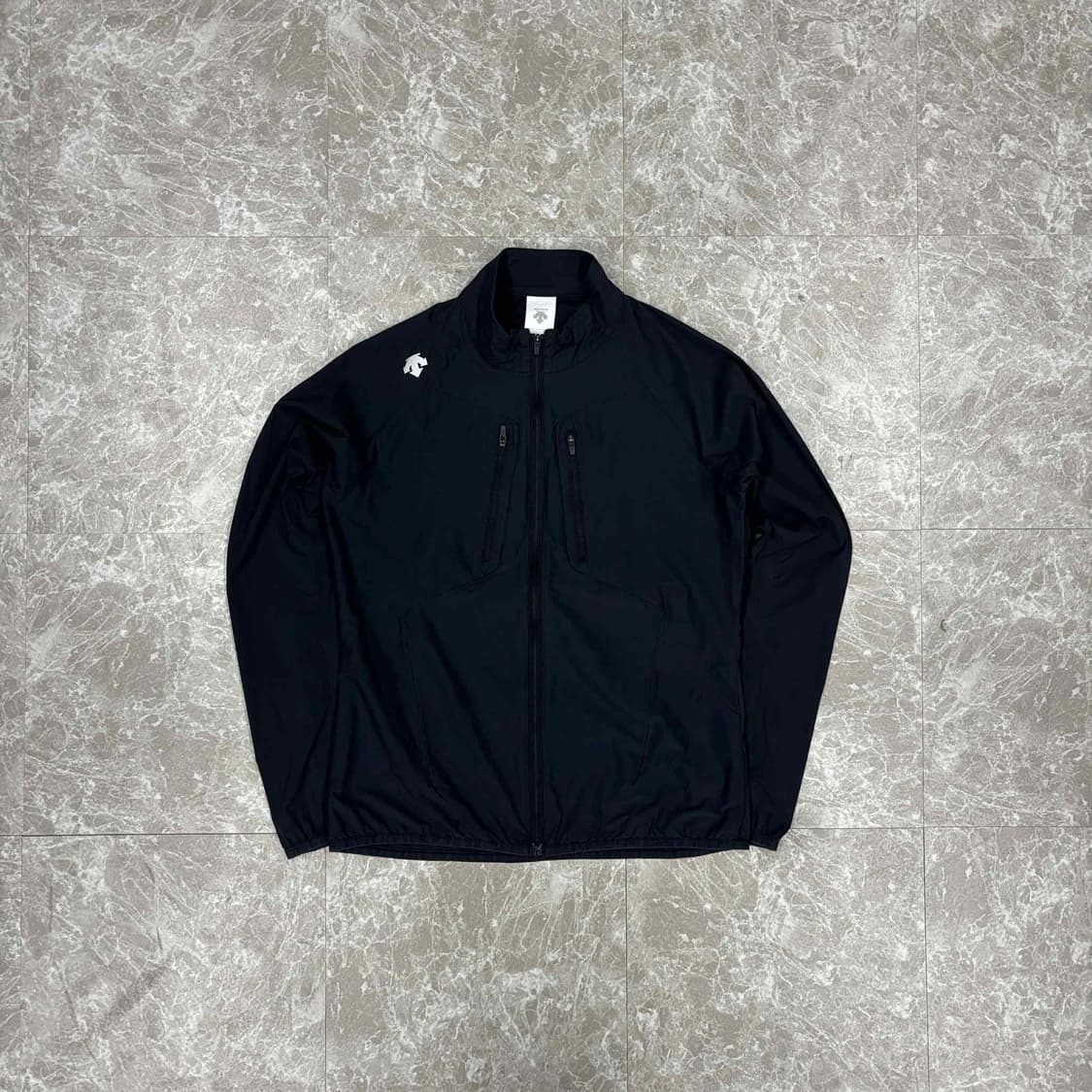 데상트 여리핏 블랙 트레이닝 탑 져지(90) 상품이미지2