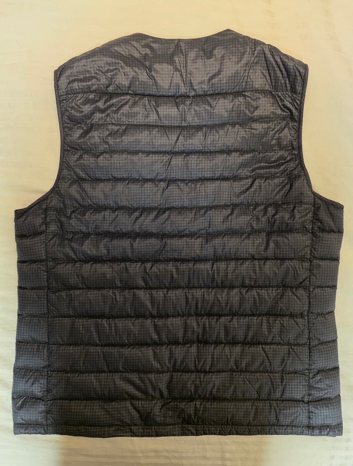 유니클로 경량 패딩 조끼 차콜 XL 상품이미지3