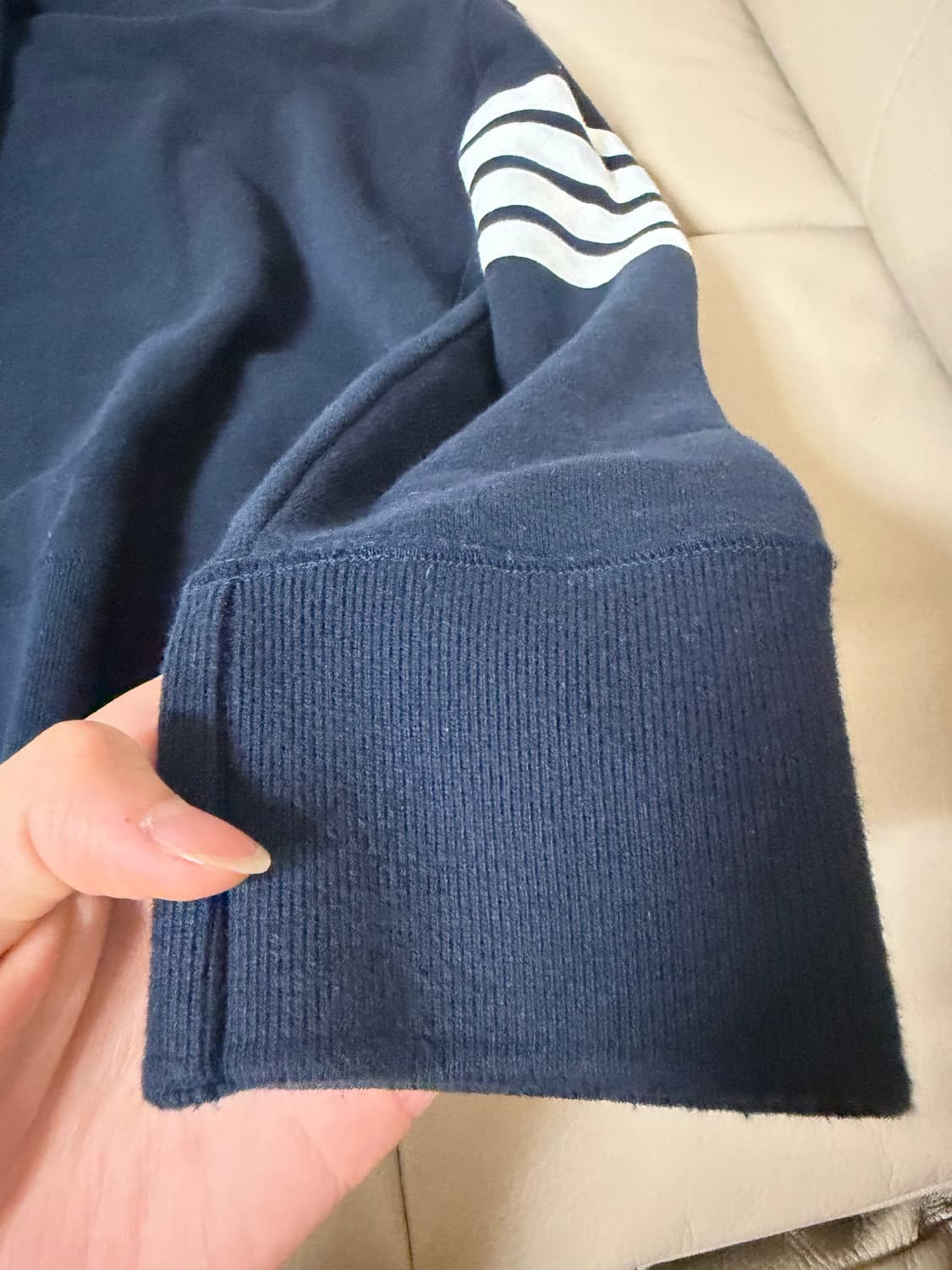 톰브라운 4바 네이비 맨투맨 상품이미지6