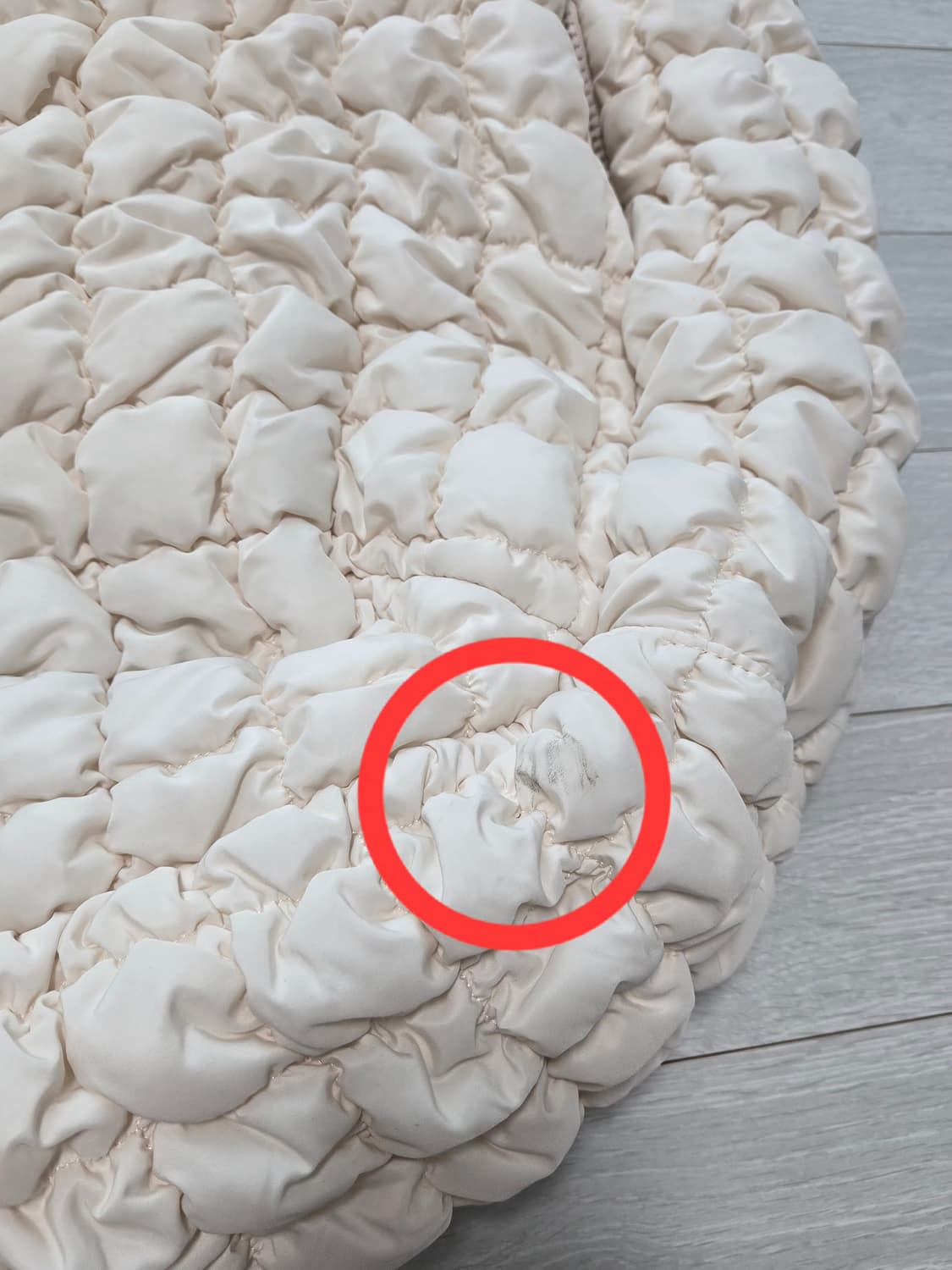 코스 오버사이즈 퀄티드 크로스바디 백 (라이트 베이지) 상품이미지2