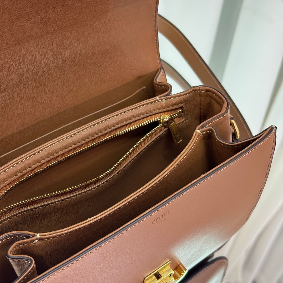 [정품] 셀린느 클래식 트리옹프백 미디움 내추럴 카프스킨  상품이미지9