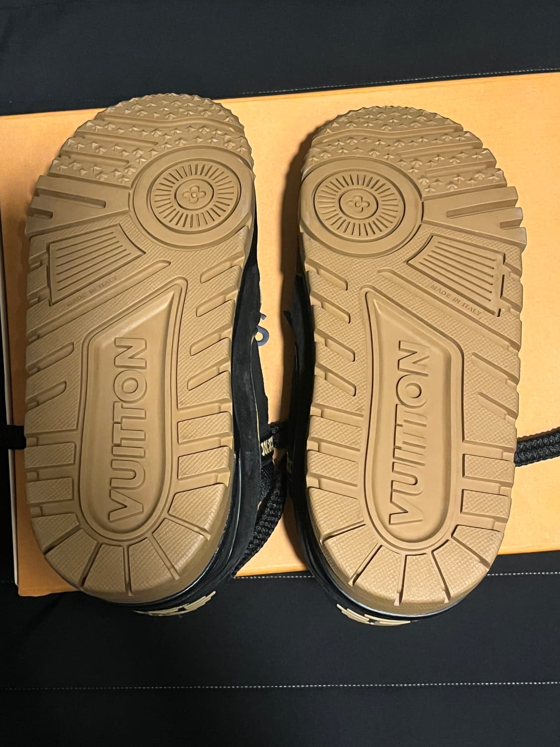 루이비통 맥시 스니커즈 블랙 UK5 상품이미지4