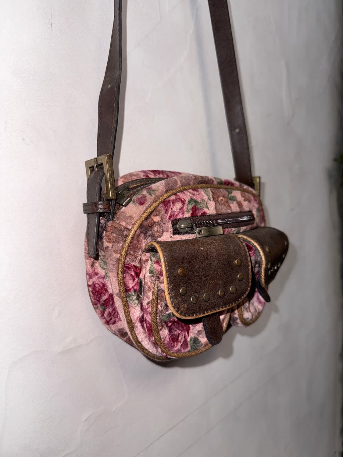 Indi pink bohemian flower velvet 크로스백  상품이미지3