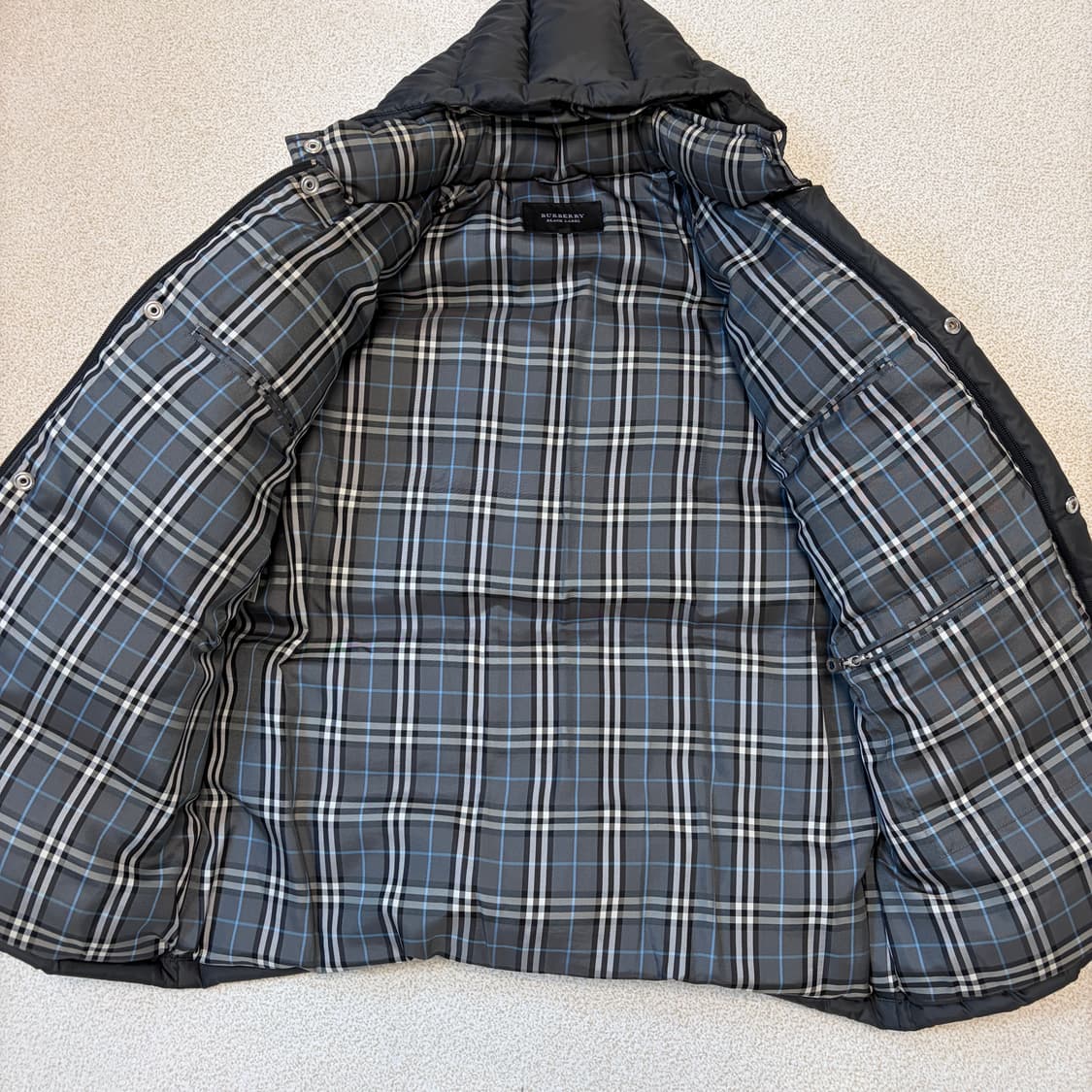 버버리 정품 남성 덕다운 패딩 차콜 상품이미지8