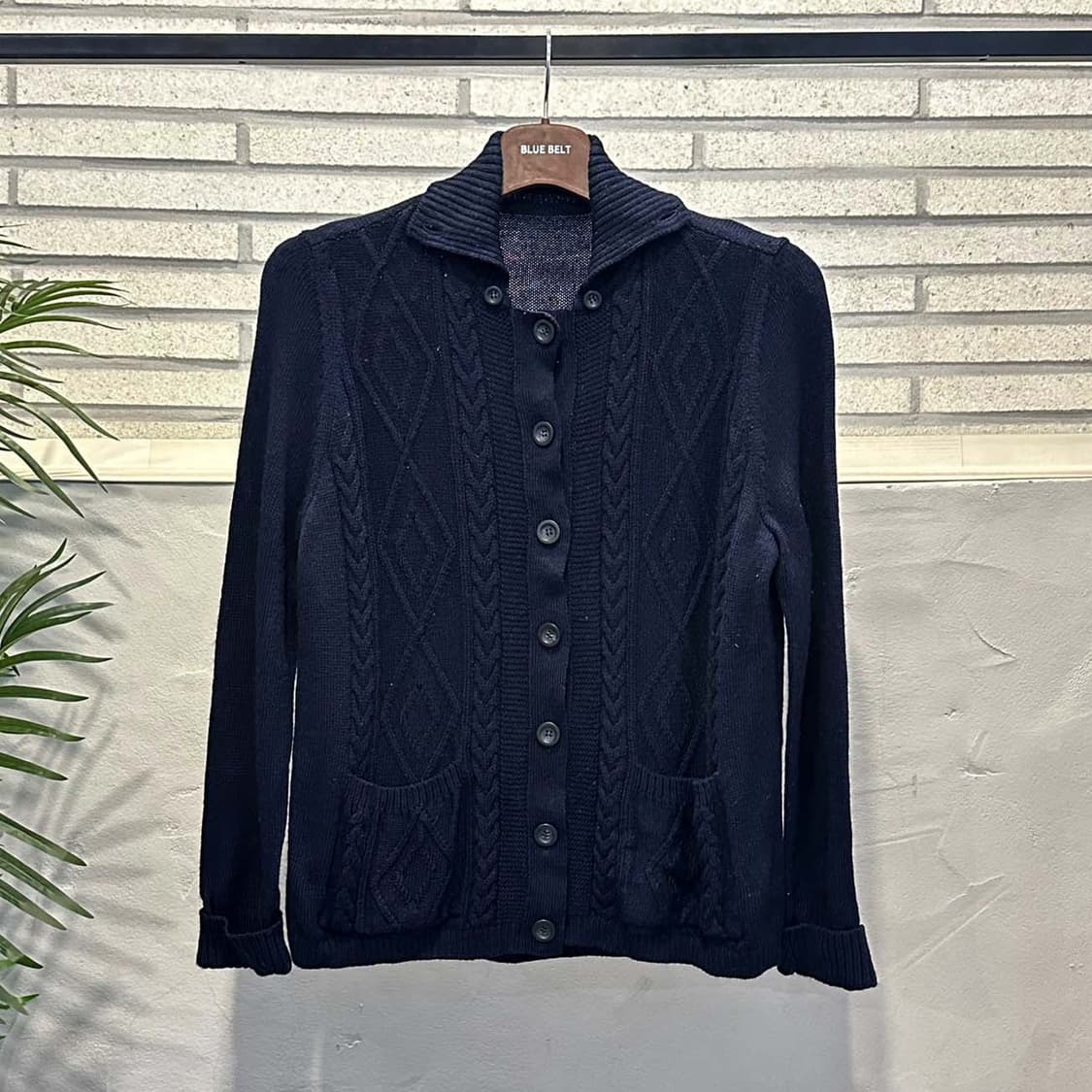 JPN VINTAGE 케이블 니트 가디건 카라넥 투포켓 디테일 네이비 상품이미지2