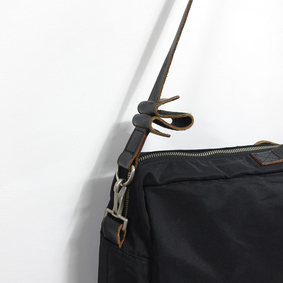 COMMEDESGARCONS 꼼데가르송 클래식 나일론 레더 크로스백 상품이미지6