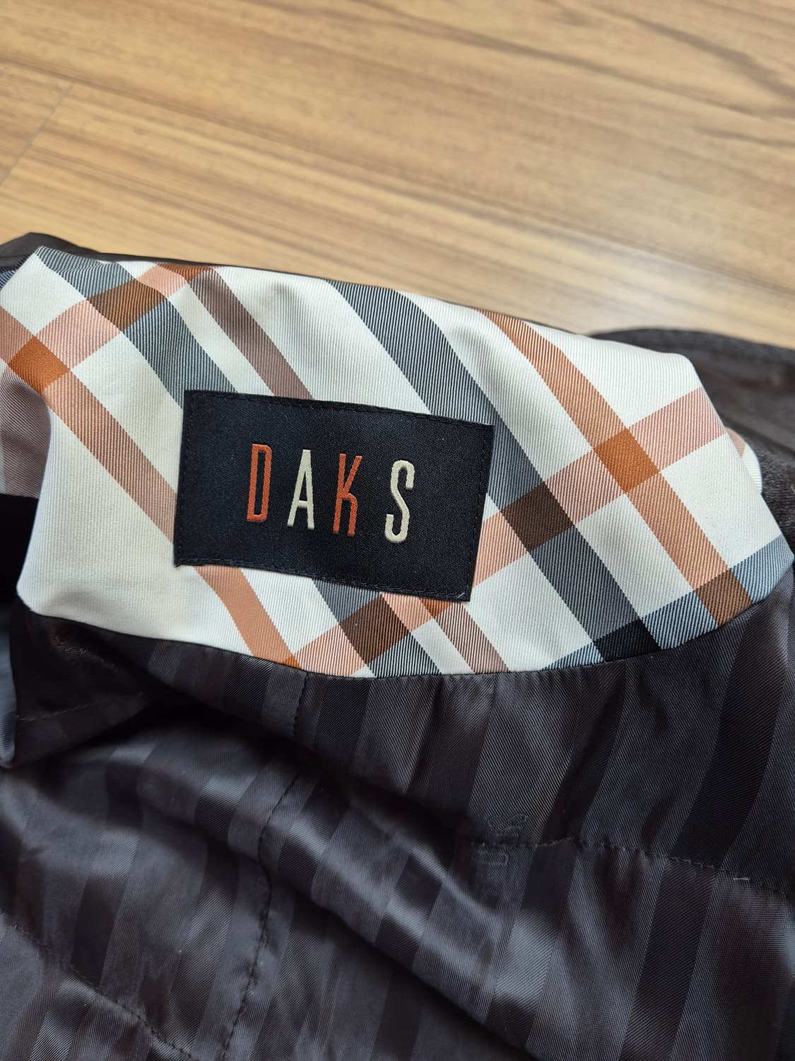 닥스 여성 코트 판매합니다. 겉감은 폴리에스터 100% 소재입니다. 사이 상품이미지5