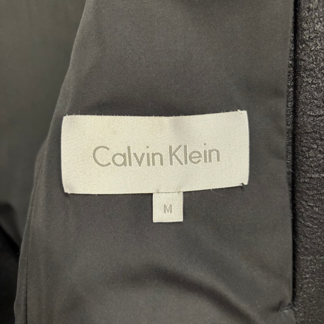 캘빈클라인 미니멀 베이직 카라 자켓 오프 센터 클로징 절개 디테일 블랙 상품이미지8