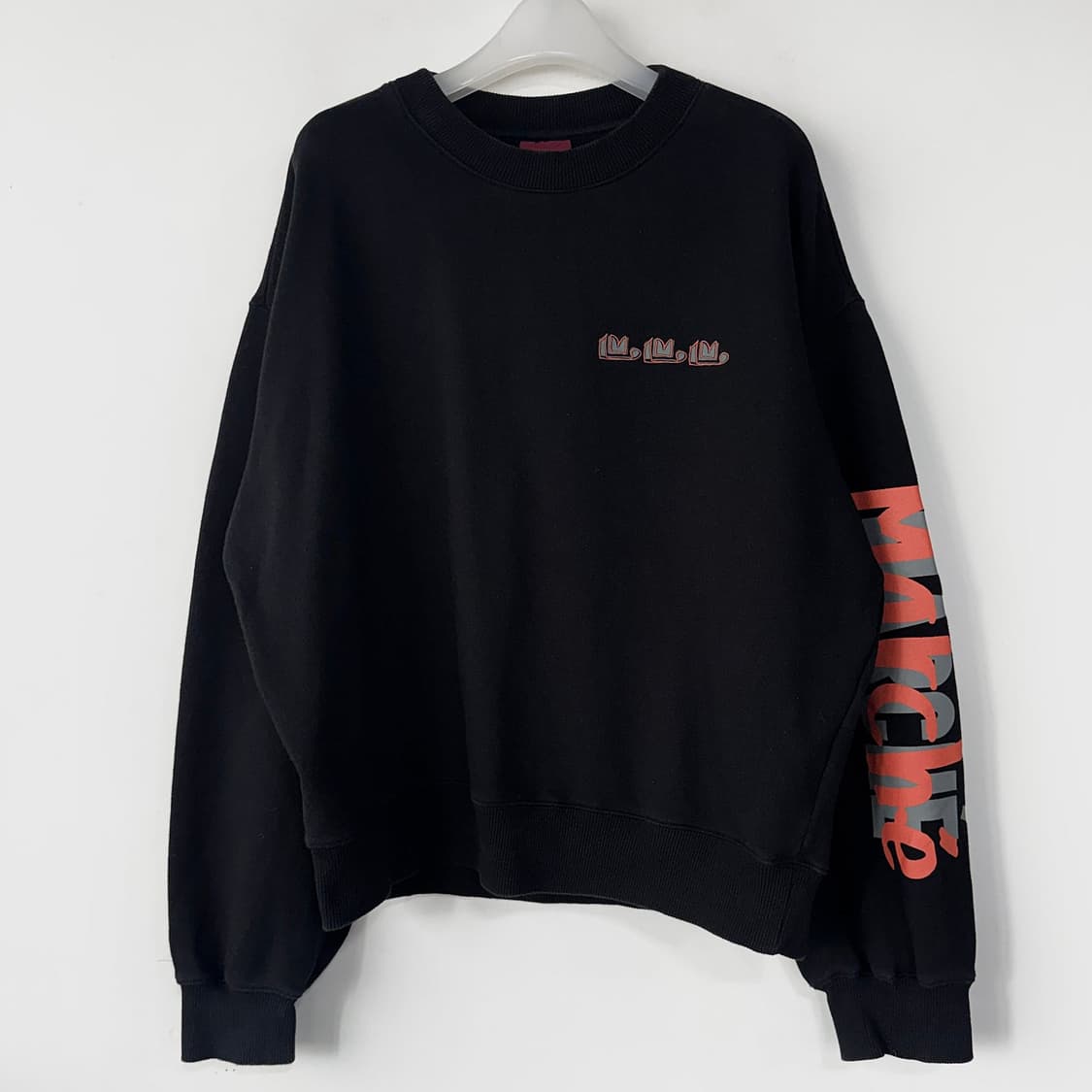 럭키마르쉐 엠블럼 스웨트셔츠 상품이미지2