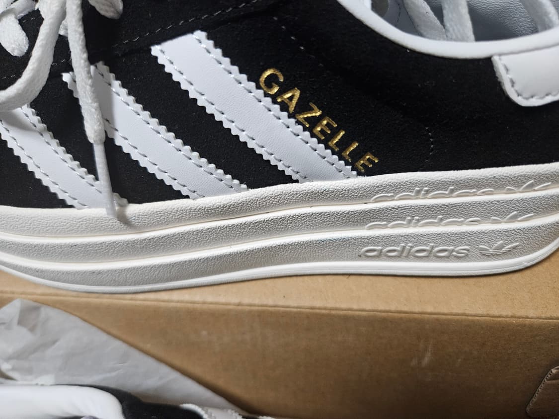  Adidas Gazelle Bold(가젤 볼드) 블랙/화이트
 상품이미지1