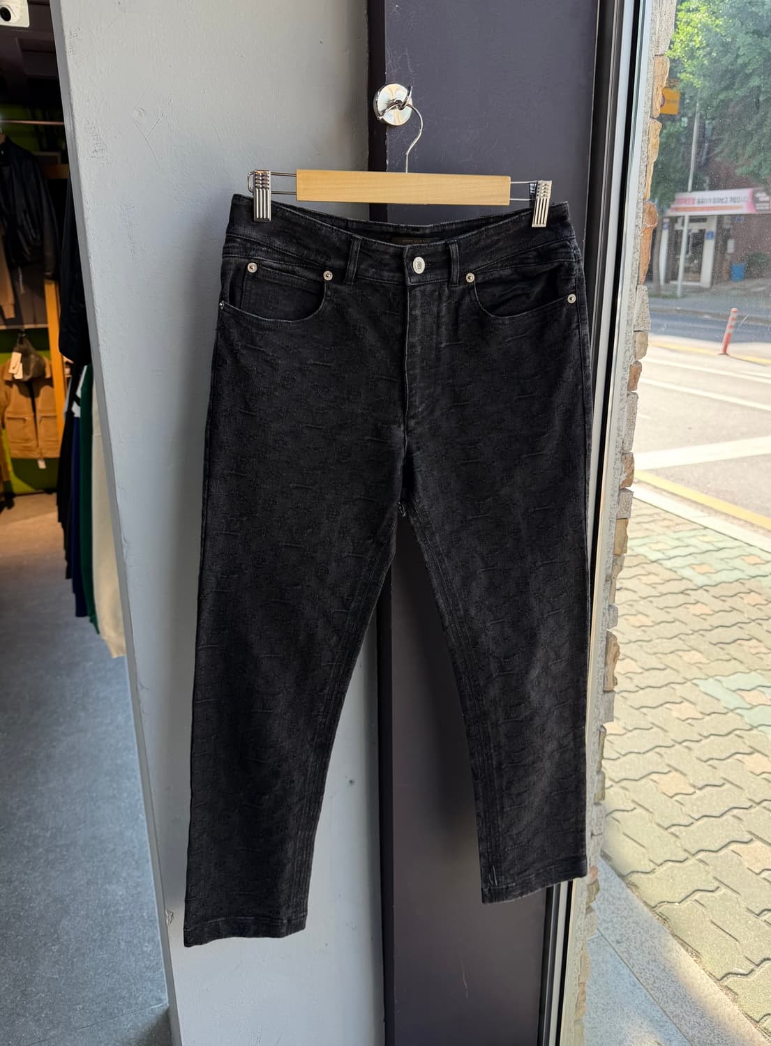 38/ 루이비통 LV 엠보로고 백레더패치 데님팬츠 상품이미지2