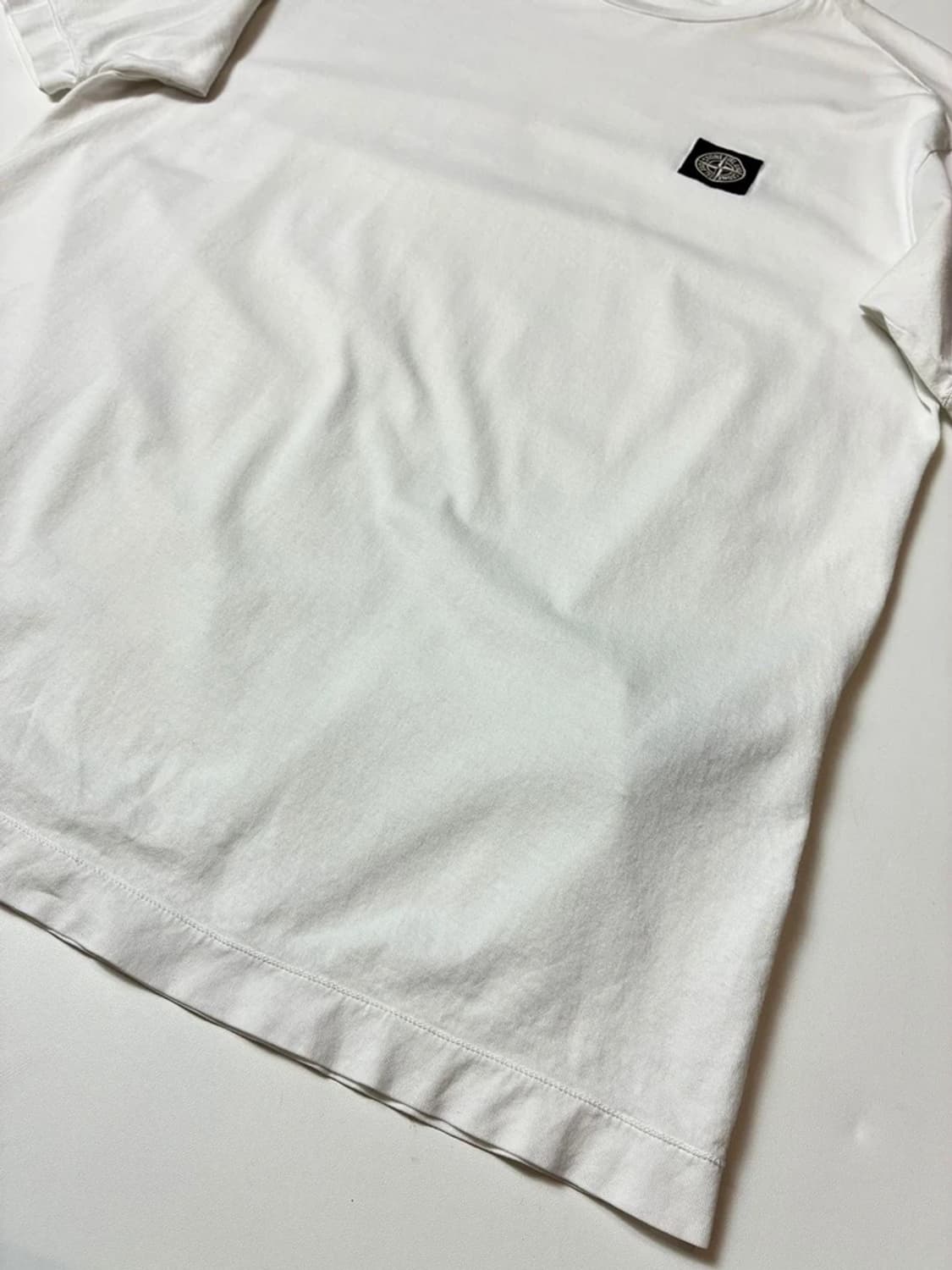 스톤아일랜드 로고 패치 가먼트 다이드 티셔츠 PN8879 상품이미지4