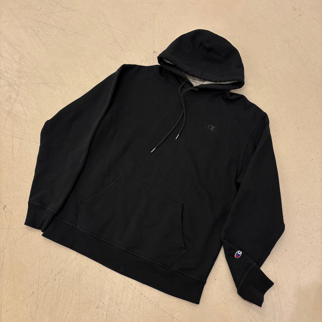 챔피온 블랙 스몰로고 후드티 상품이미지1