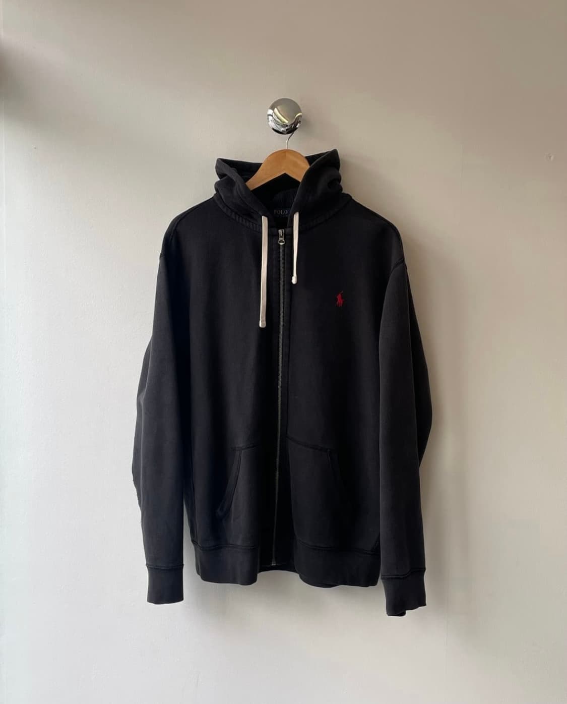 폴로 블랙 레드포니 후드집업 상품이미지1