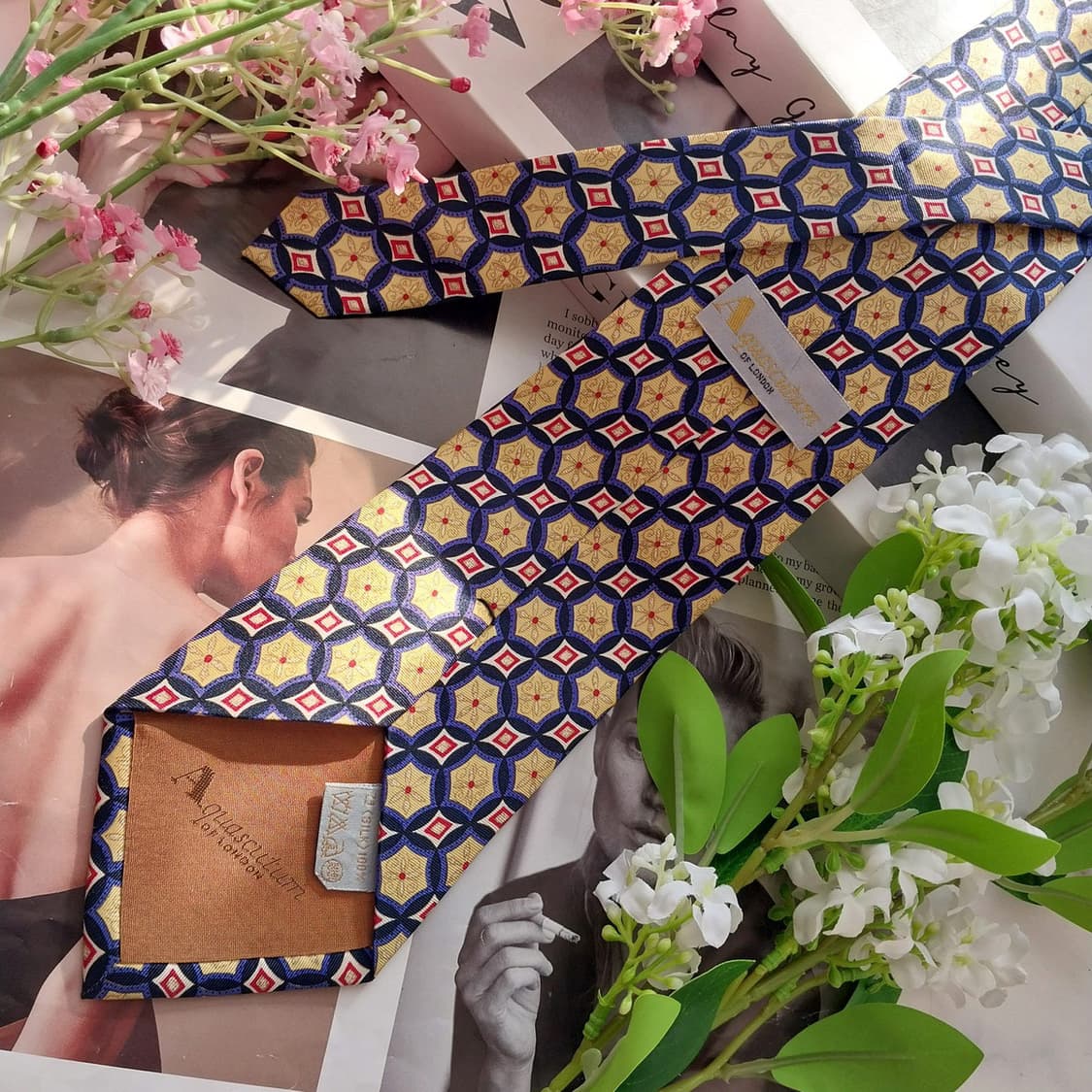 아쿠아스큐텀 실크 기하학 패턴 넥타이 9.2cm A+등급 K1947
 상품이미지4