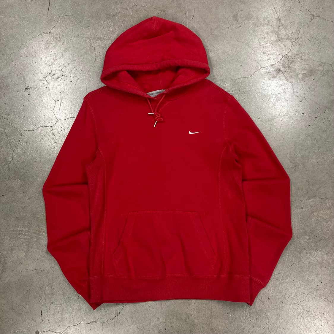 나이키 레드 컬러 스우시 스몰 로고 후드티 상품이미지1