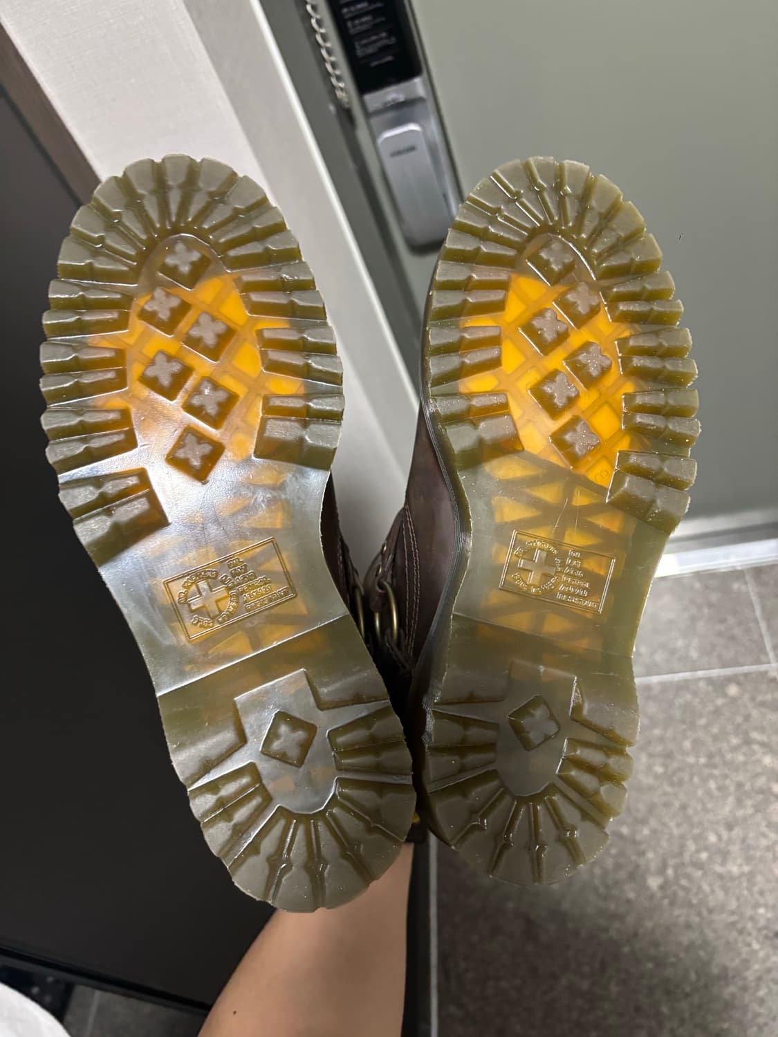 닥터마틴 애니스톤 하네스 앵클 부츠 - 다크 브라운 상품이미지6