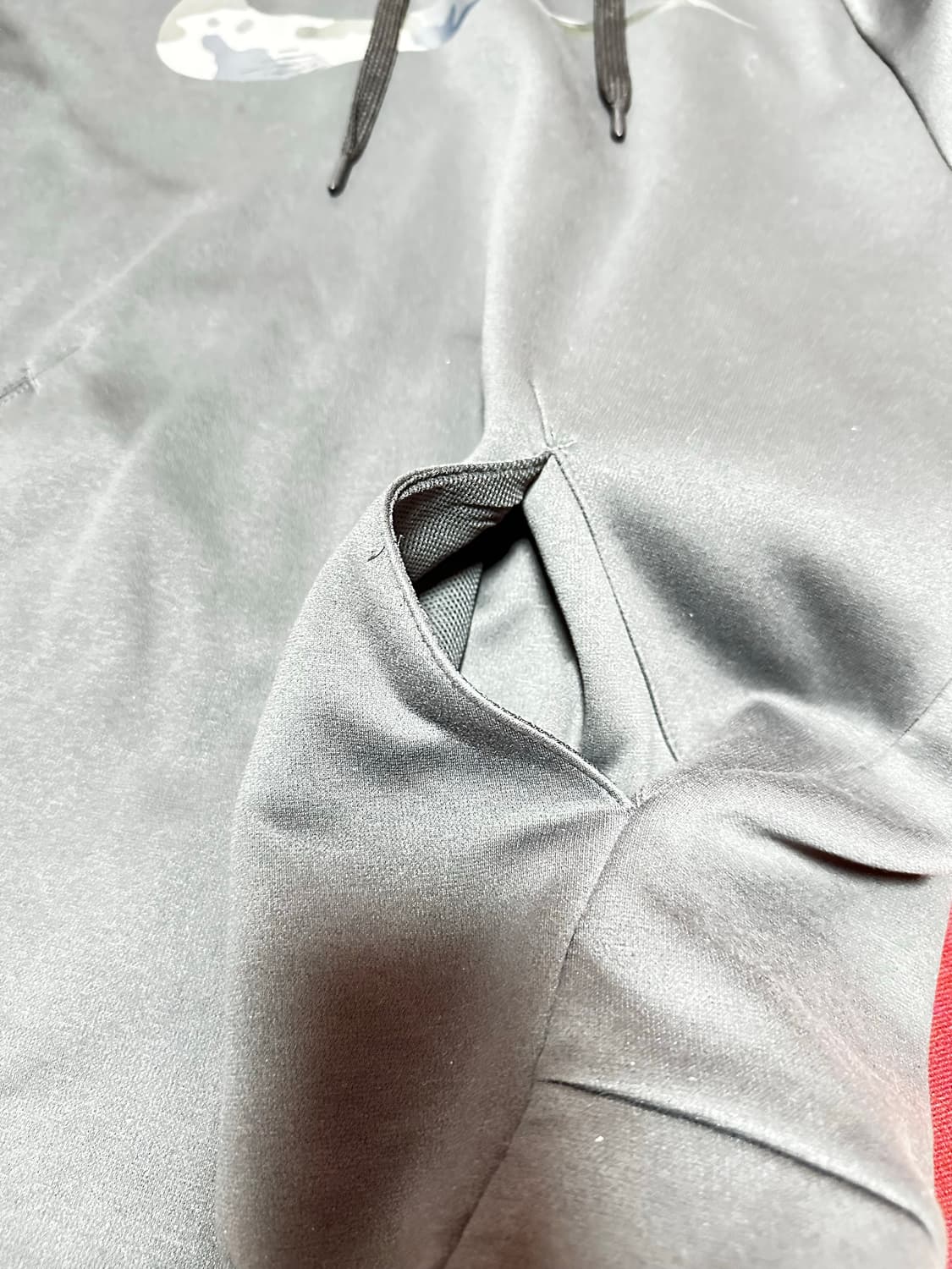 나이키 스우시 카모 후드티 블랙 상품이미지3