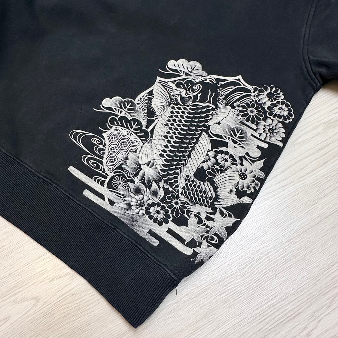 카라쿠리 타마시 코이 사쿠라 맨투맨 상품이미지5