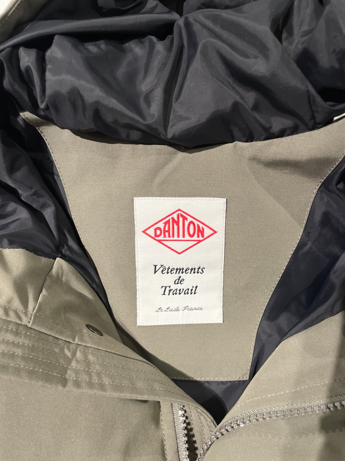 단톤 라이트 카키 덕 다운 패디드 자켓 상품이미지7