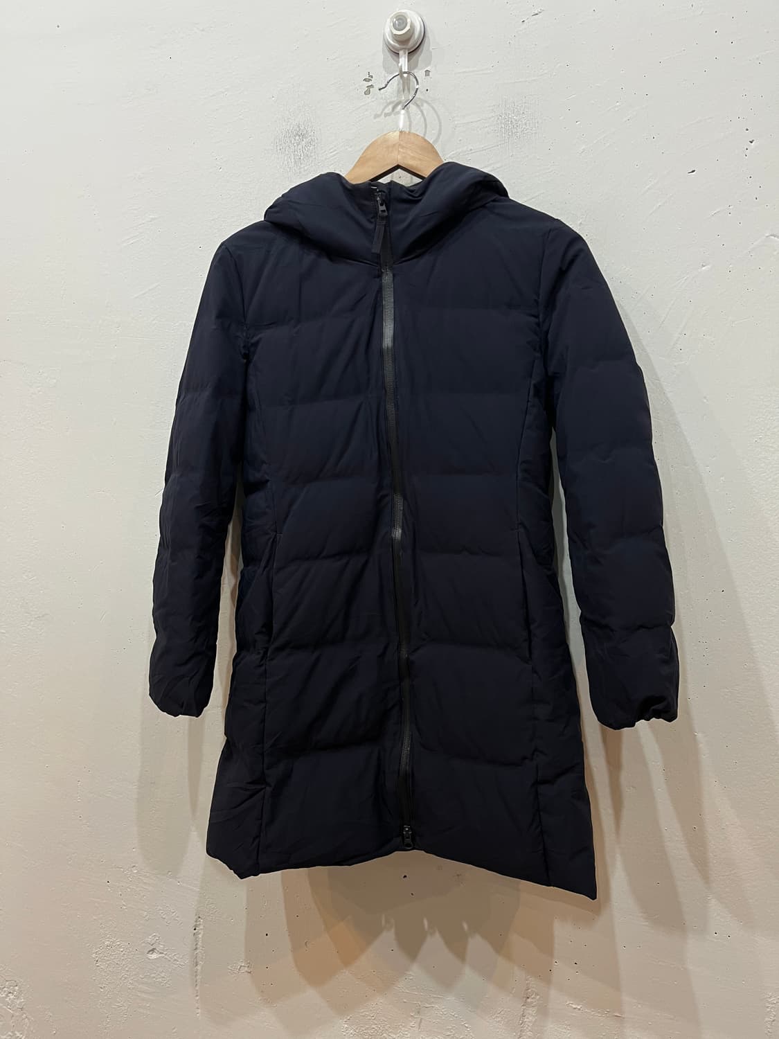 유니클로 롱 심리스 다운 패딩 네이비 우먼즈 S 상품이미지1