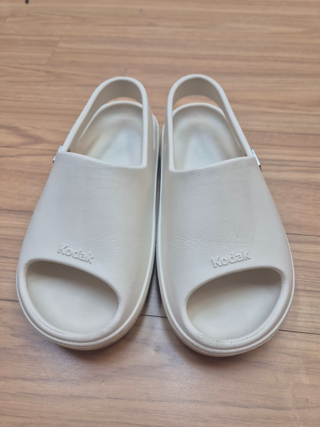 아이보리 색상의 코닥 슬리퍼 260mm입니다. Made in Korea  상품이미지1