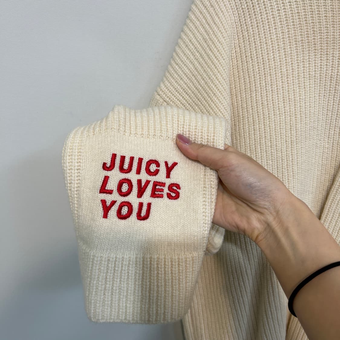 쥬시 꾸뛰르 니트 아이보리 터틀넥 새상품급 상품이미지2