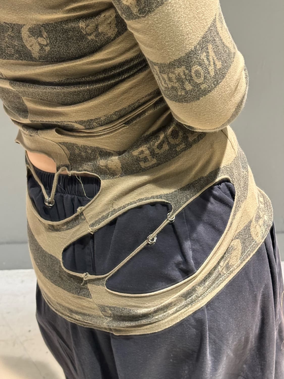 Heaven and Earth cutting long sleeve 상품이미지5