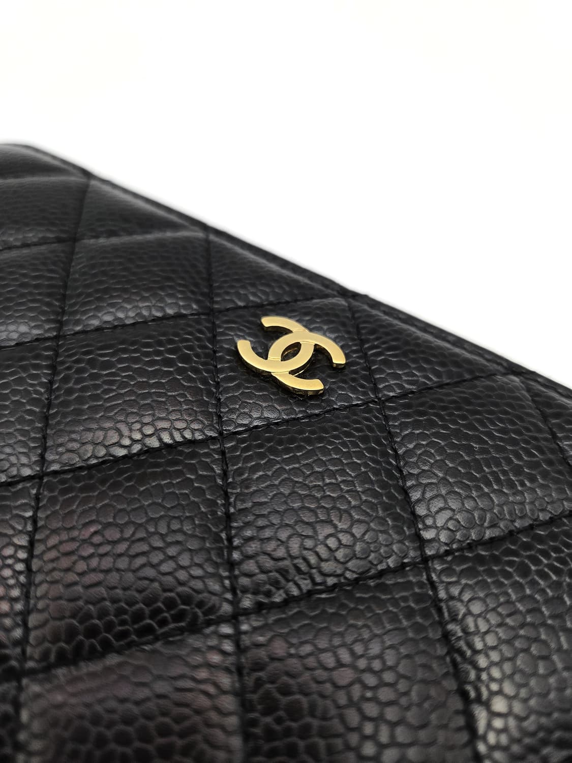 샤넬 클래식 캐비어 지퍼 장지갑 / 블랙 금장 22번대 상품이미지2