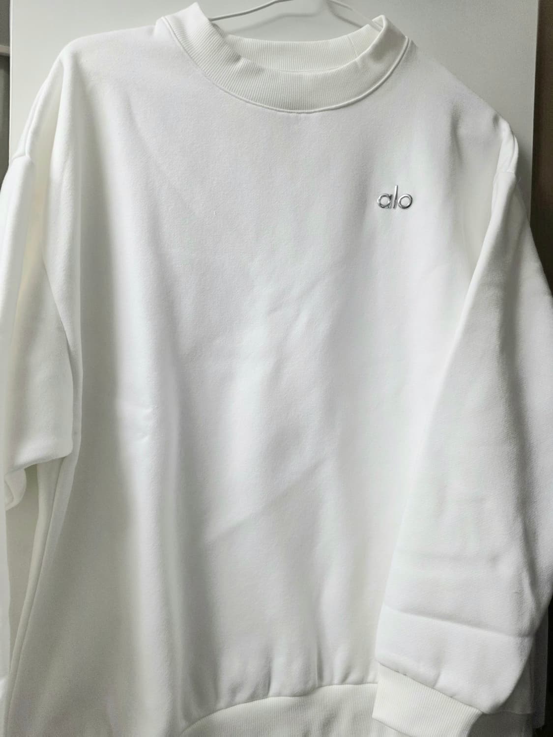 알로 화이트 기모 맨투맨 상품이미지5