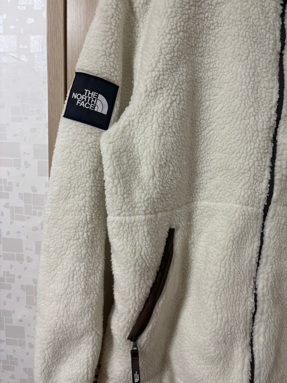 노스페이스 화이트 뽀글이 플리스 상품이미지6