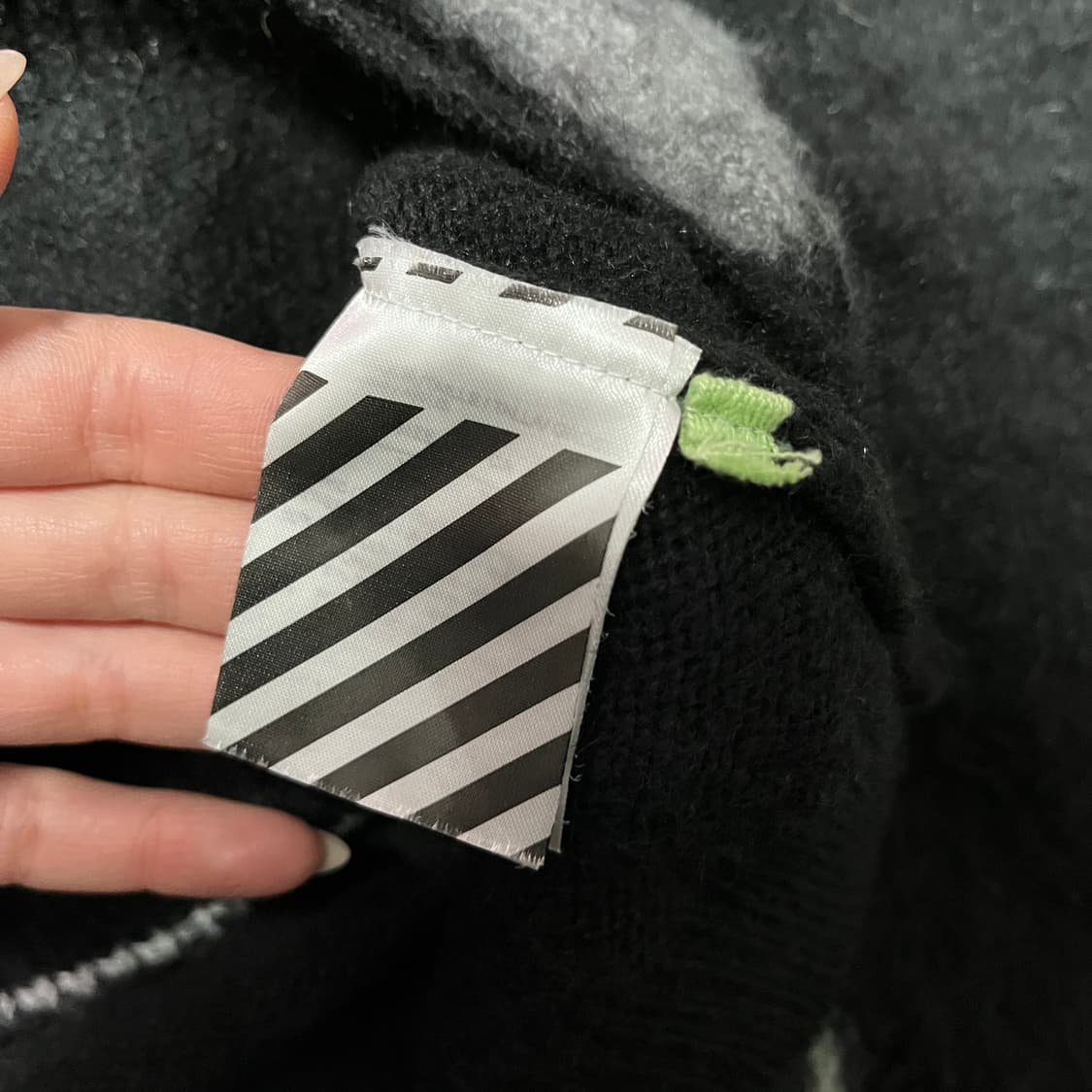 오프화이트 디아고날 브러쉬드 모헤어 니트 스웨터 상품이미지4