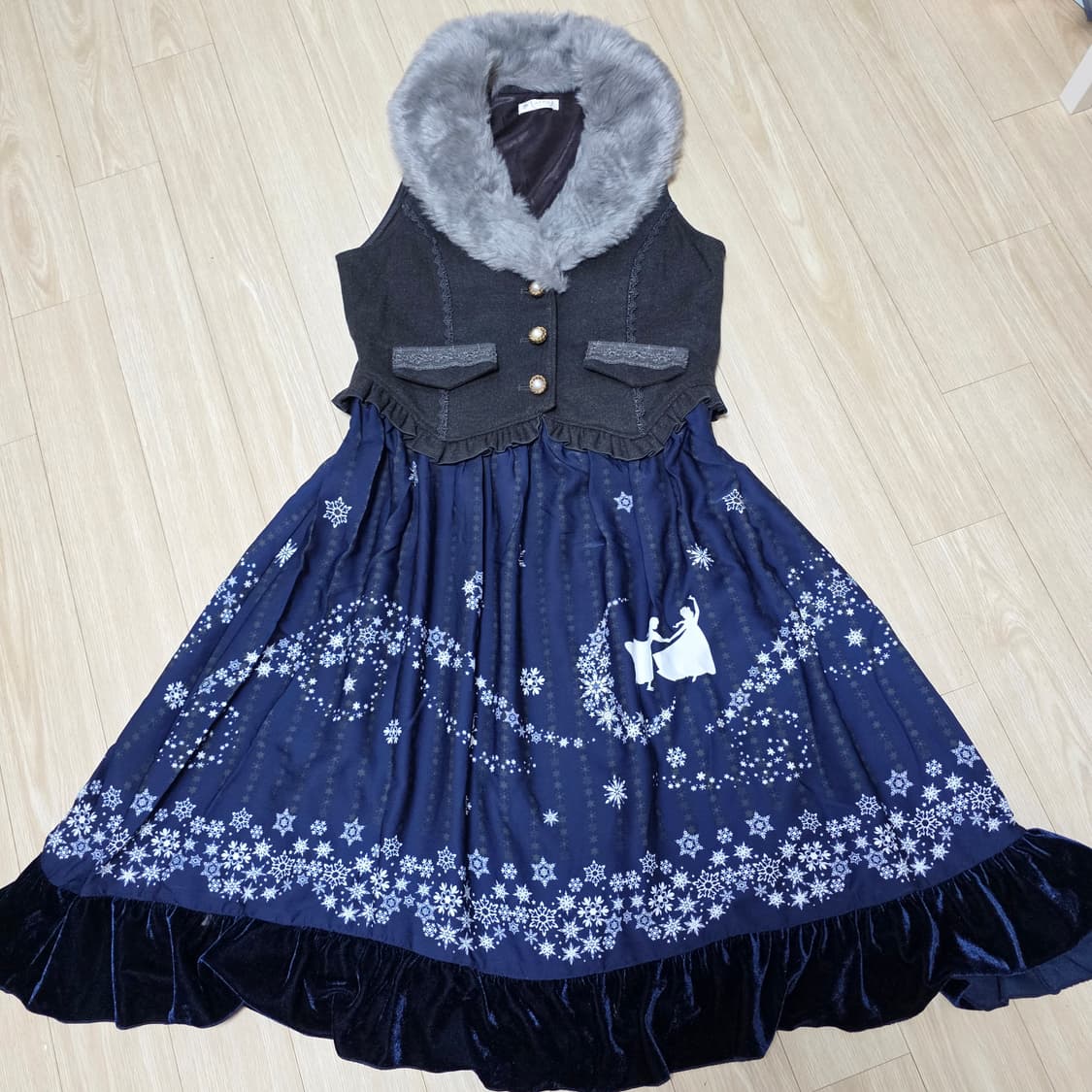 엑시즈팜x겨울왕국 콜라보) 고딕 베스트st퍼 벨벳 슬리브리스 롱원피스 상품이미지2