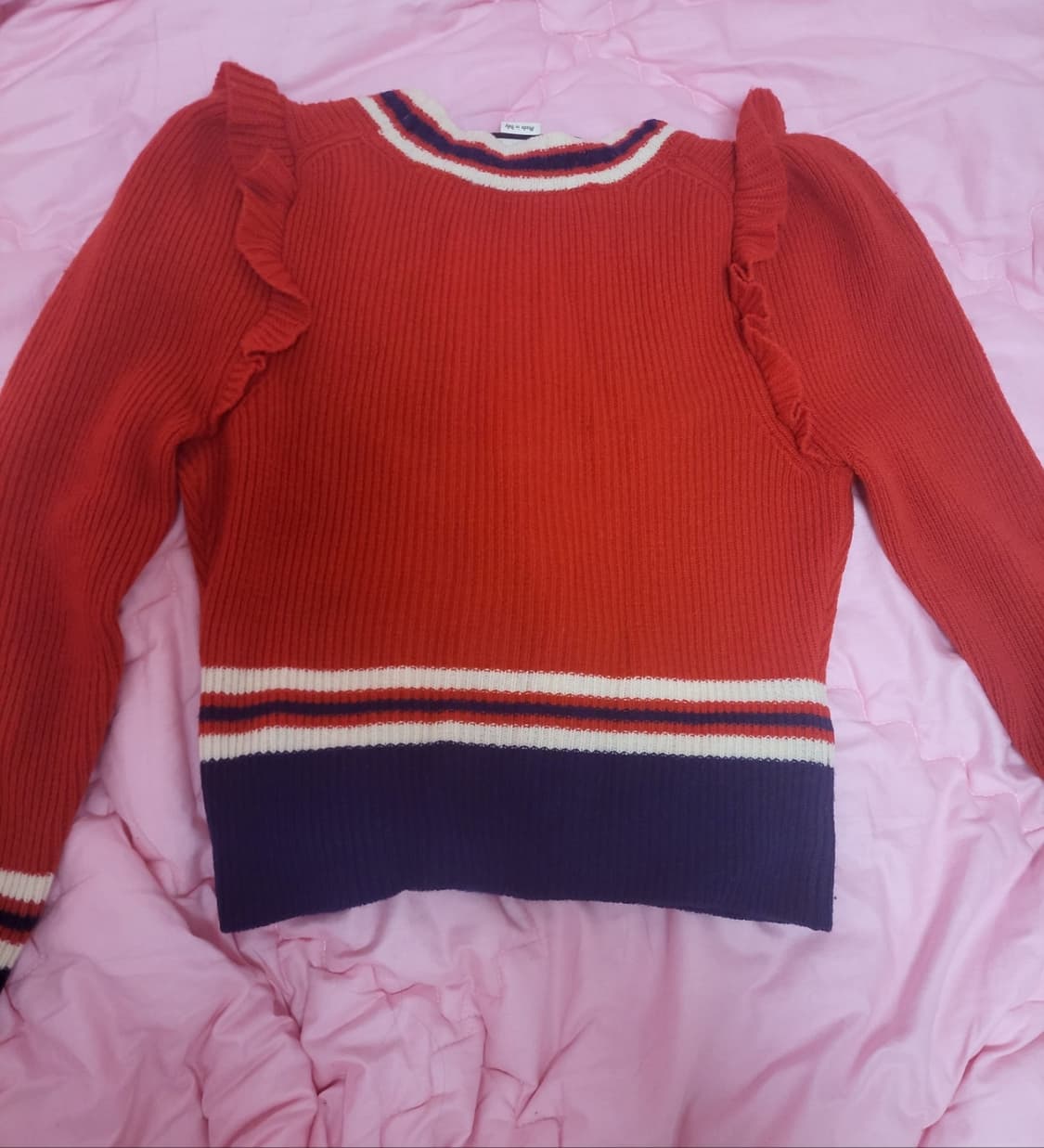 정품)급처상태좋음!구찌 러블리 어깨볼륨프릴 여성 니트 가디건 상품이미지4