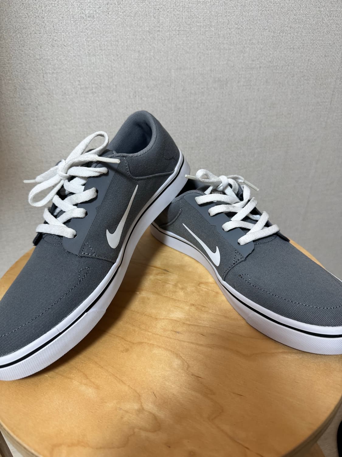 나이키 SB 캔버스 스니커즈 회색 250 팝니다! (미착용) 상품이미지1