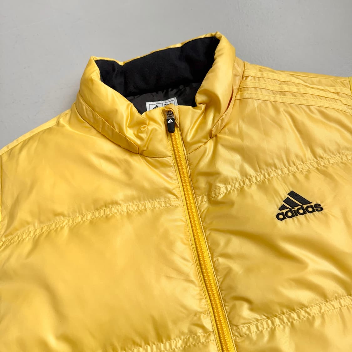 아디다스 00s 제팬 올드스쿨 경량 조끼패딩 옐로우 상품이미지3