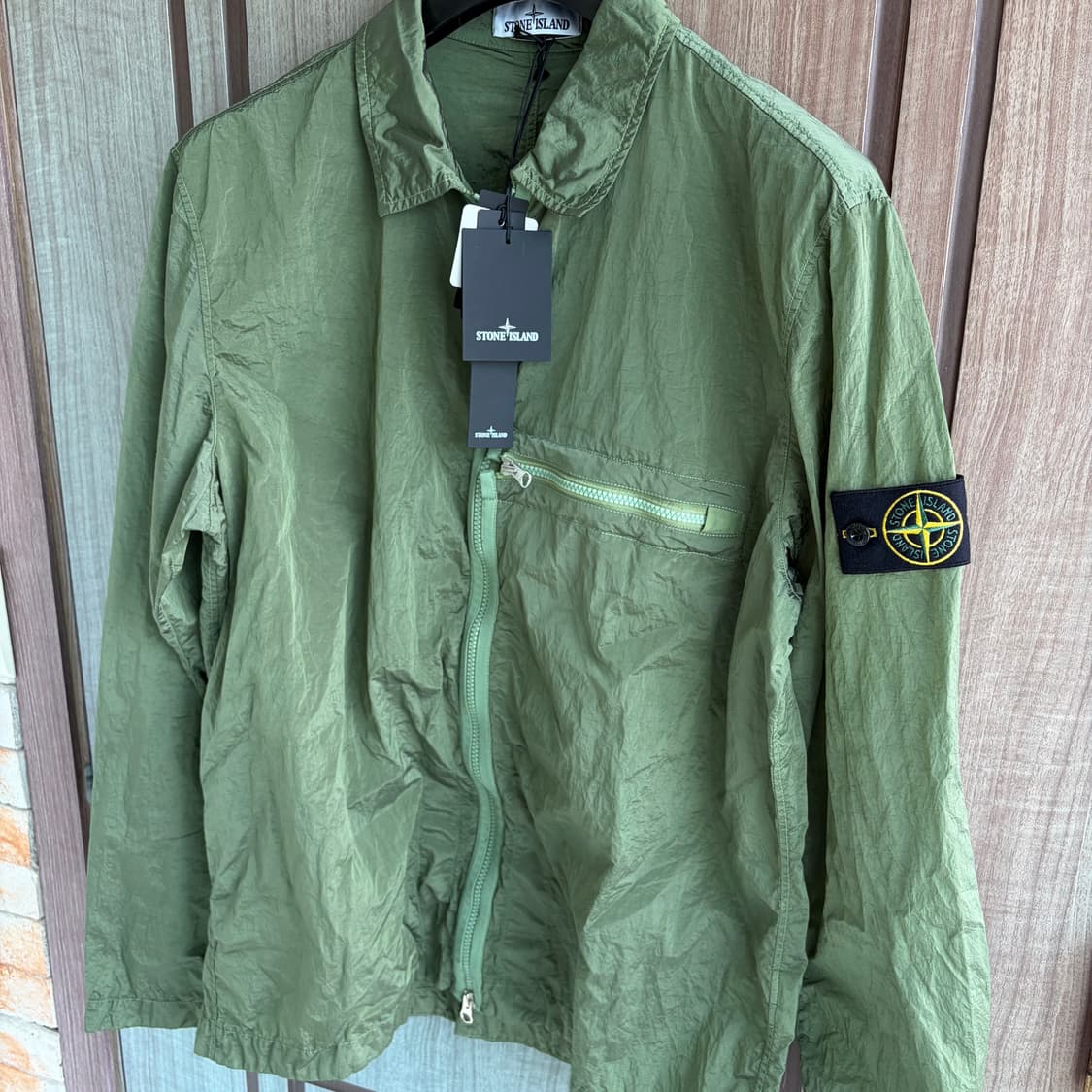 새상품(XL)스톤아일랜드 와펜 나일론 메탈 에코닐 오버셔츠 그린 상품이미지1