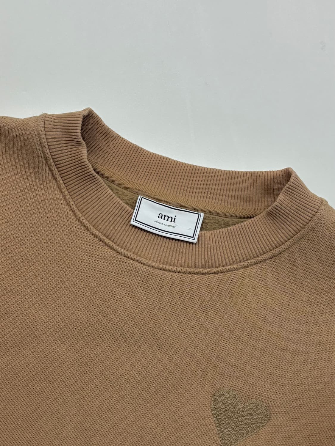 Ami 아미 20 FW 빅 하트로고 자수 브라운 맨투맨 상품이미지4