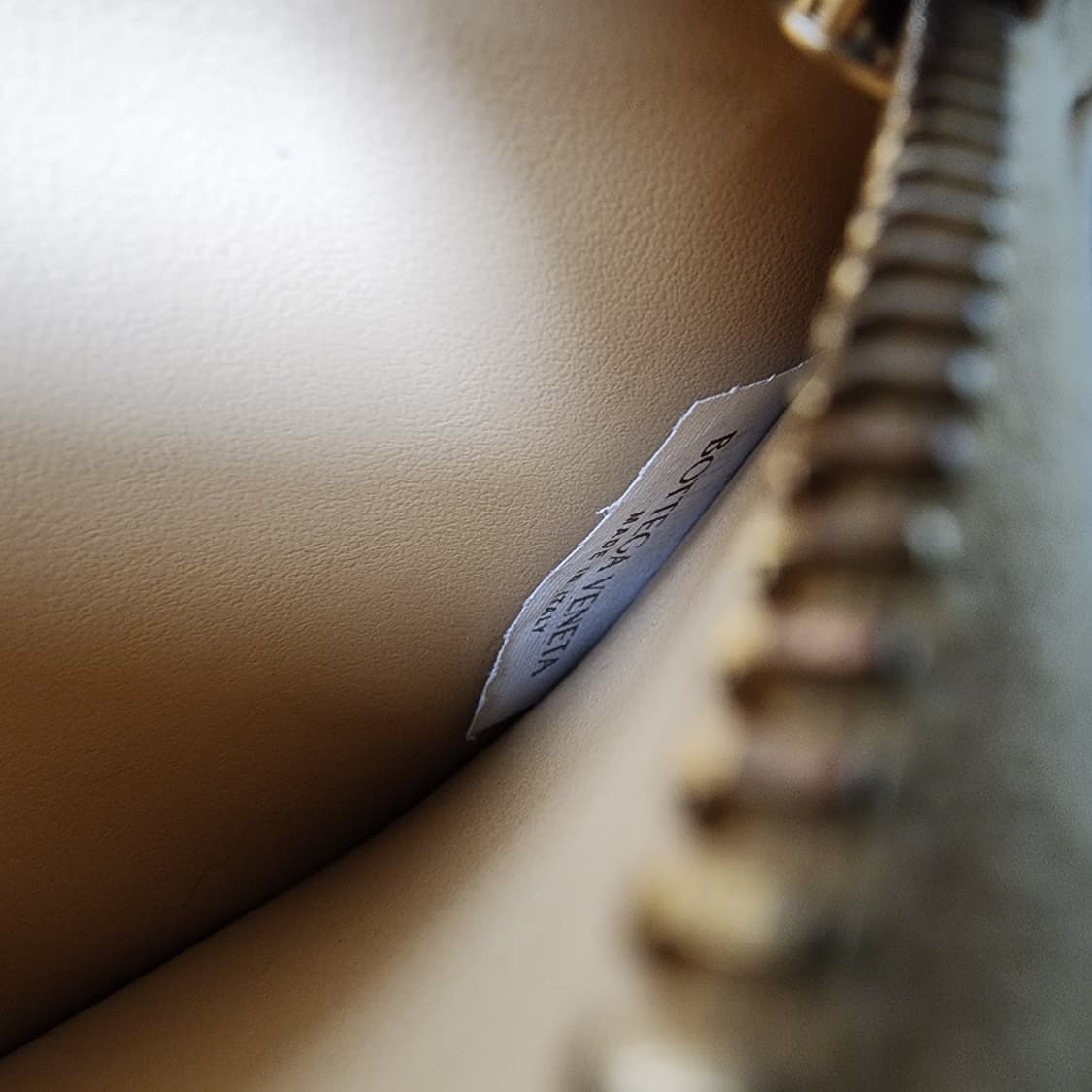 정품 보테가베네타 인트레치아토 지퍼 어라운드 장지갑 상품이미지10