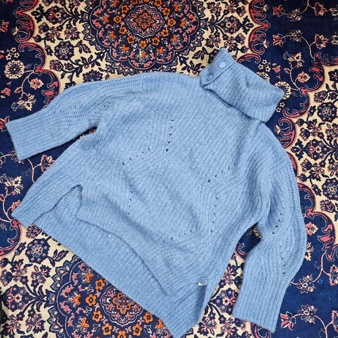 오즈세컨 언벨런스 카라 버튼 폴라 루즈핏 니트  상품이미지2