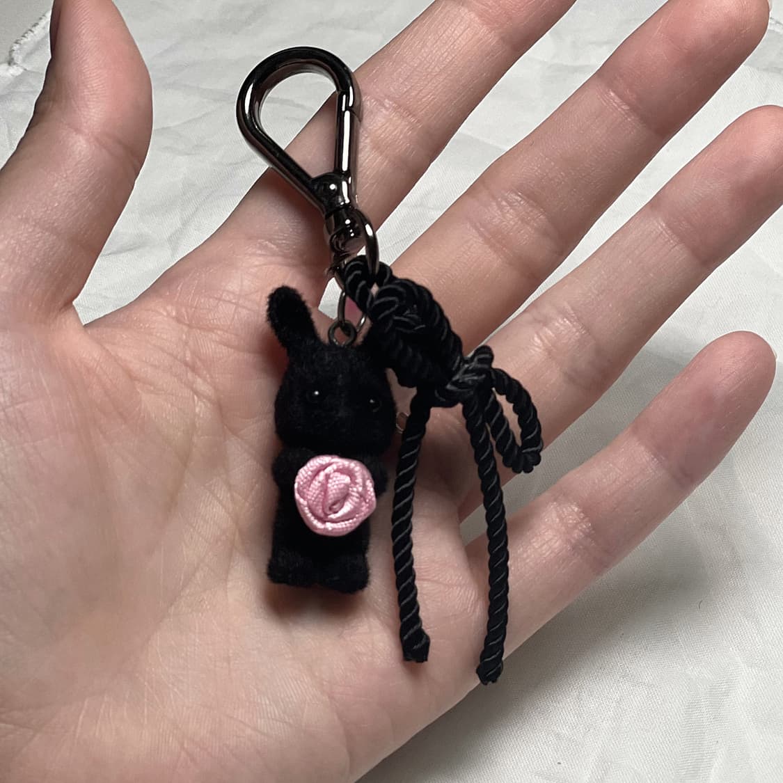 블랙 냥/래빗 로즈 로프 키링 상품이미지3